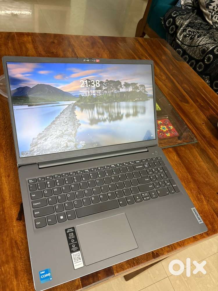 Lenovo i3 ideapad 256GB 2 years old in excellent condition