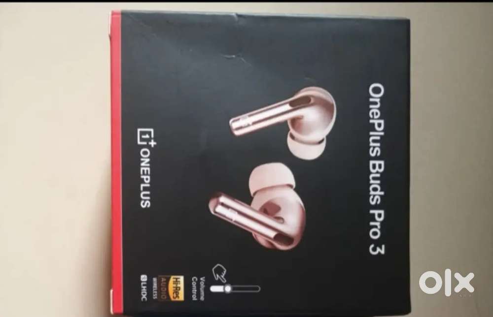 Earbuds [ headphones]