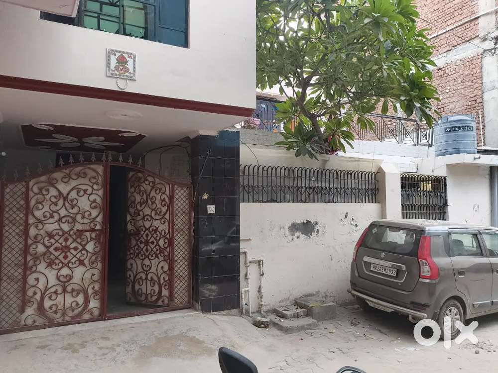 100 gaj   front 36 *25  gali 20 ft.  Hans Enclave.  Gurgaon.