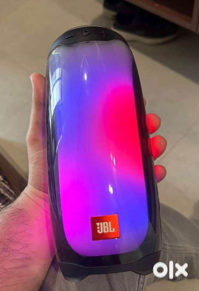 JBL 360 degree light speaker like brand new