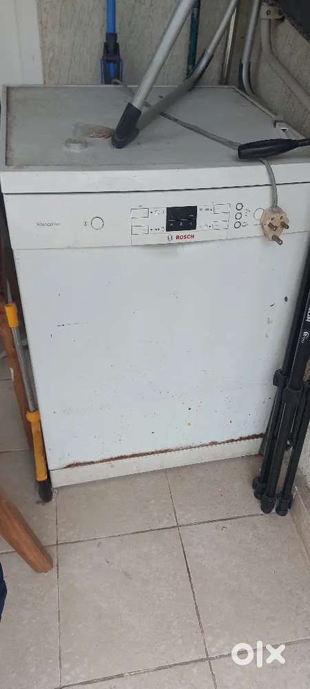 Dish washer