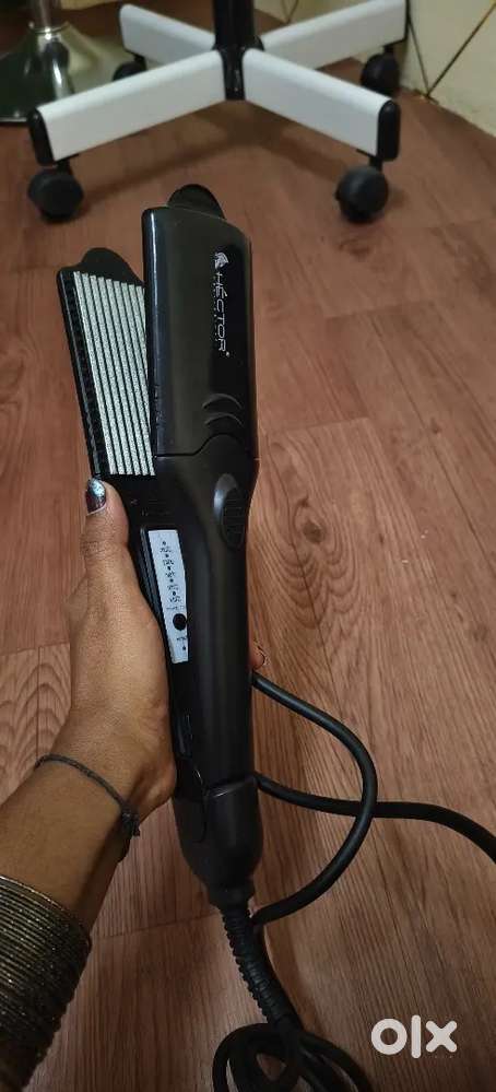 Hector hair crimper
