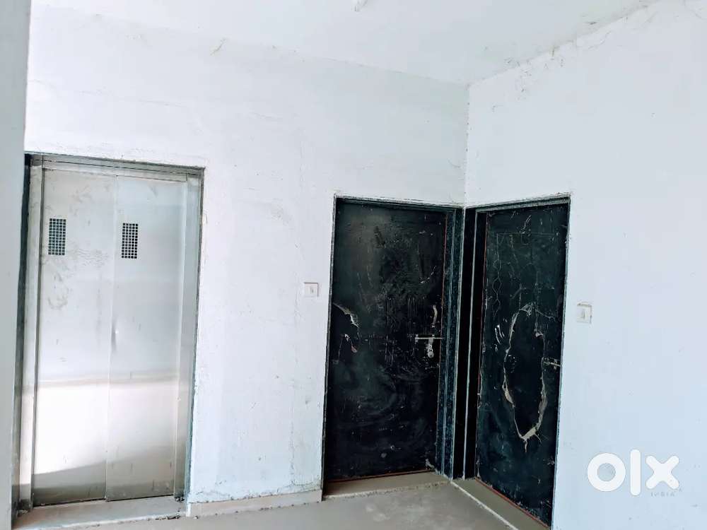 1BHK NEW FLAT, નવો ફ્લેટ, આદર્શનગર, ભરતનગર 3 ના બસસ્ટેન્ડ ની સામે.