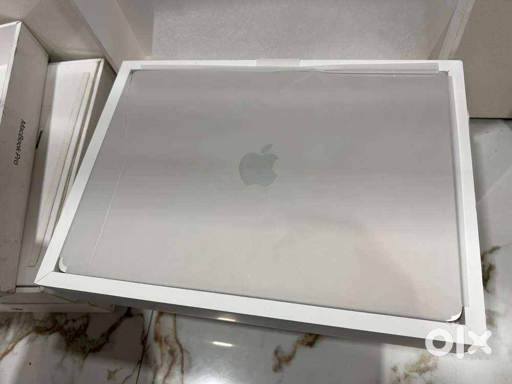 MacBook Air M3 15-inch 2024)