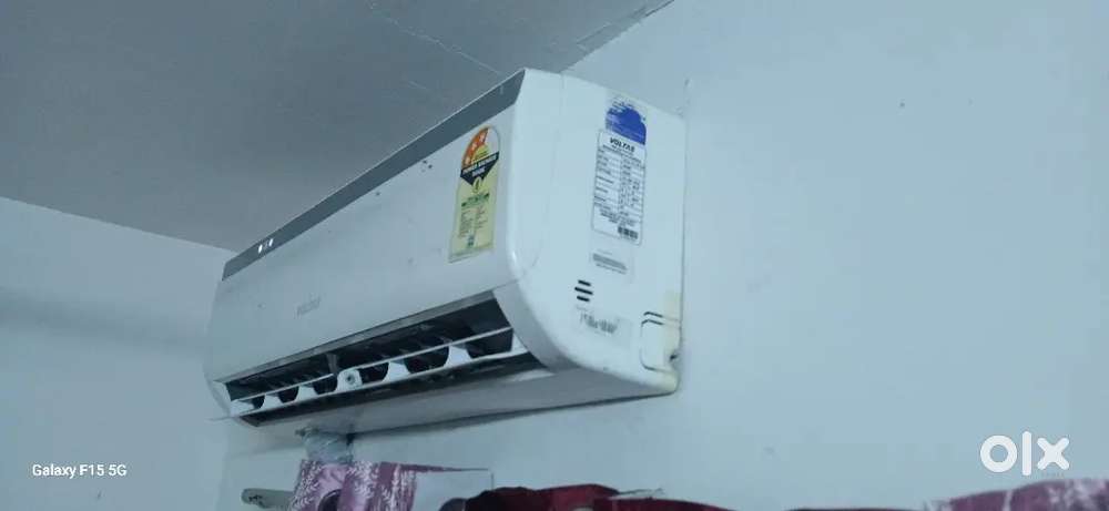 Voltas AC. Jarurat nahi hai isliye bechana hai