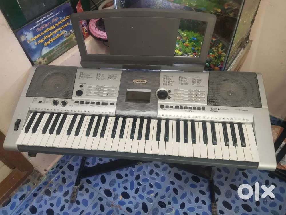 Yamaha I425 keyboard