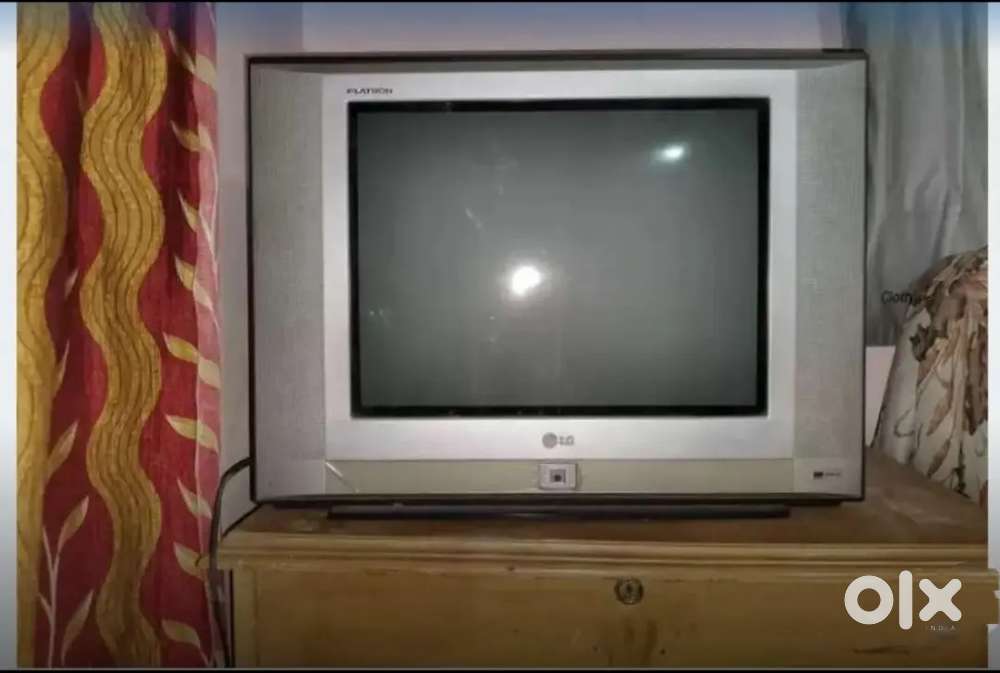 LG Flatron 24 Inch TV - Golden Eye Great Condition