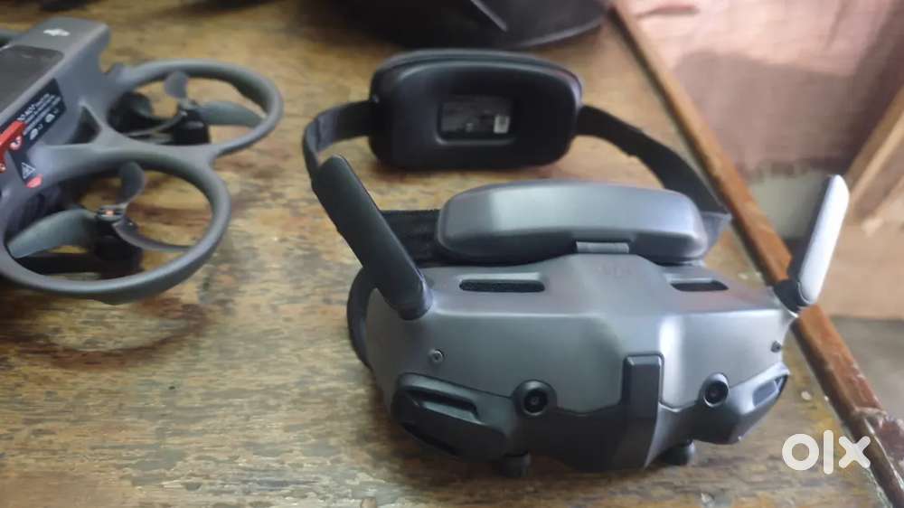 Drone DJI avata 2 fly with Goggle 3 and motion controller