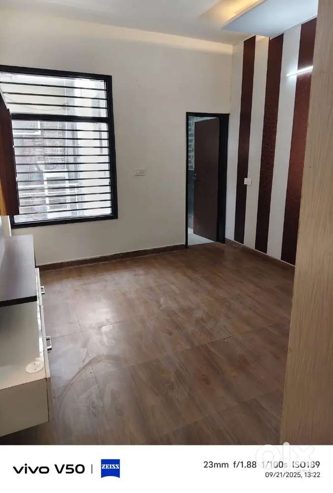 140 Gaj 3BHK Flat For Sale