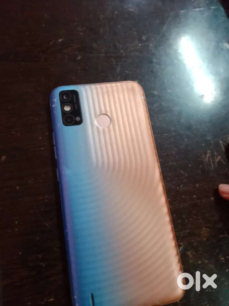 Mujhe viloging karne ke liye  new phone Lena hai. Isliye bechna hai
