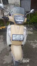 Suzuki Access 125-White Biege