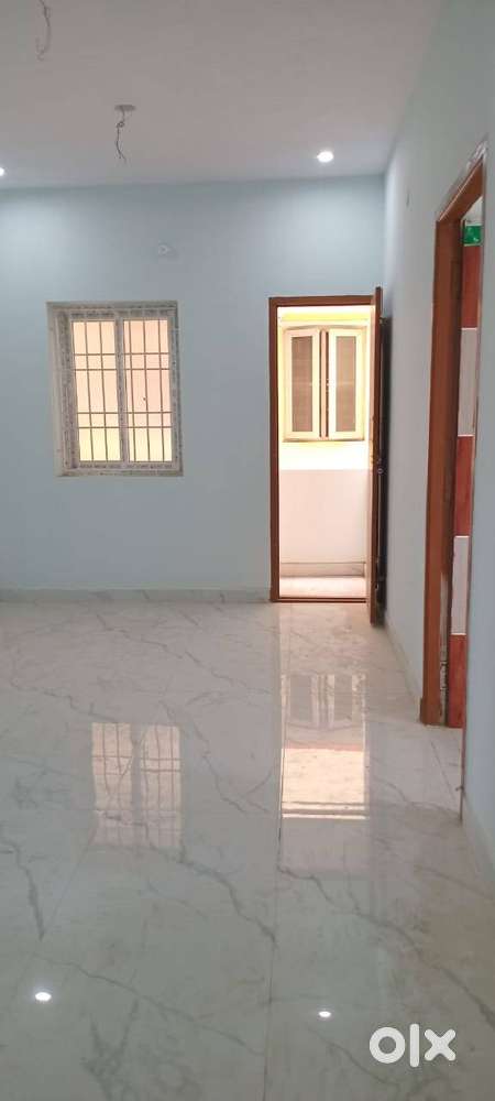 2bhk lease flat house for available in Polichalur main road to 200 mtr