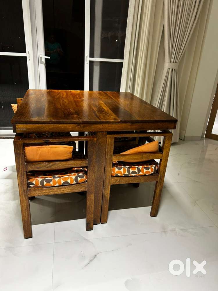 4 seater wall it finished compact dinning table