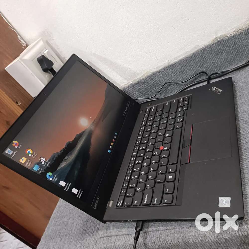 Lenovo ThinkPad X1 Carbon Intel Core i5 7th Gen
8GB Ram 
256GB SSD