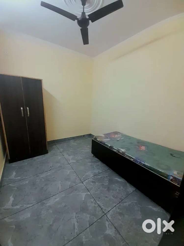 2 BHK Flat for Rent in Sarita Vihar (Semi-Furnished)