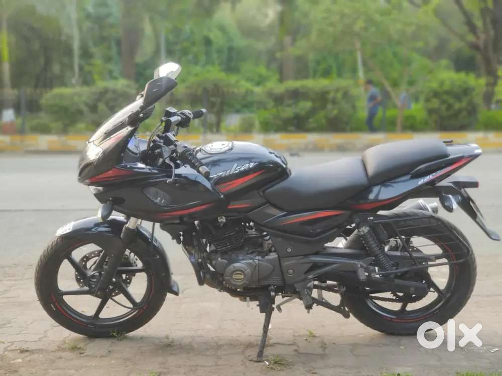 Bajaj pulsar 220cc MODEL 2018 NEW CONDITION