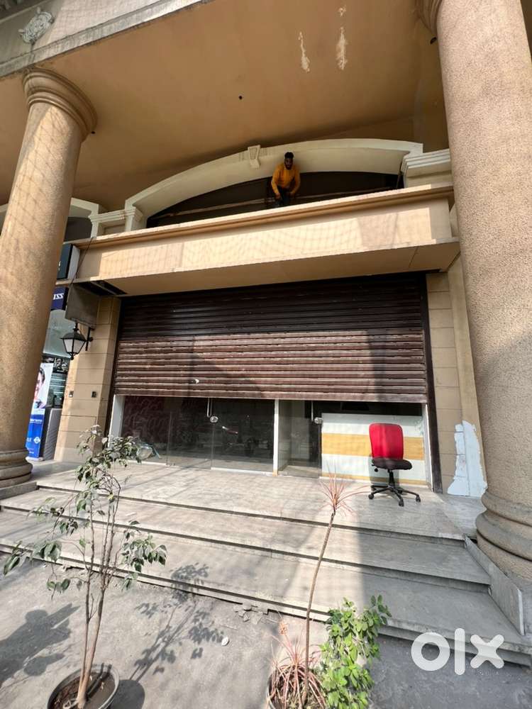 RARE Commercial Opportunity at Teen Hath Naka!