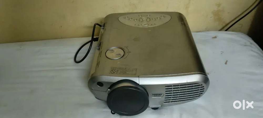 Toshiba TLP260 LCD SVGA Projector