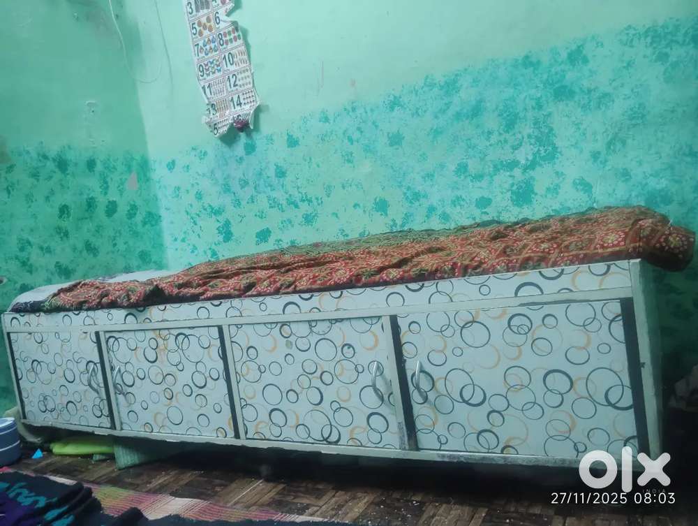 Bed Gaadhi And Tv Set