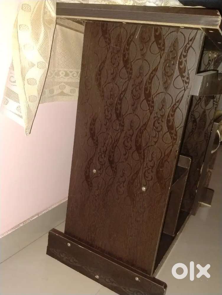 Computer table