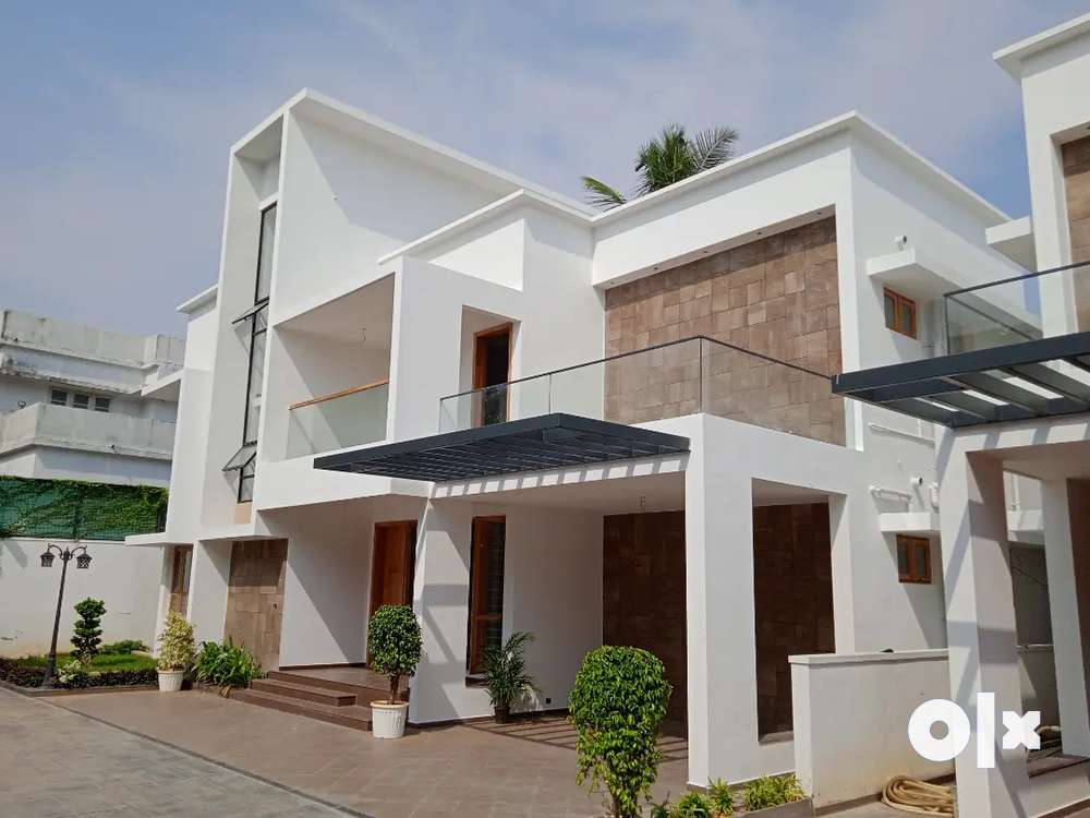 Palarivattom - Gated Luxury Villa- 4 BHK Pipeline Rd-2600 sqft 1.95 Cr