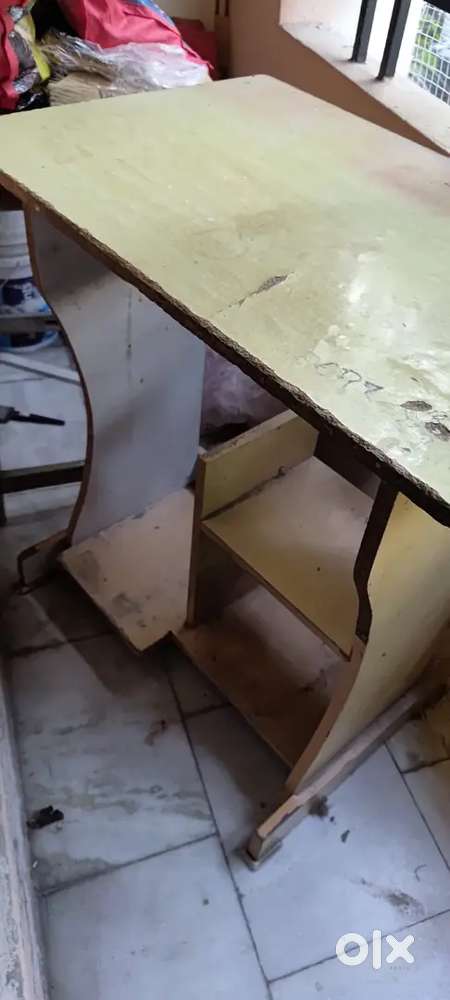 Computer table