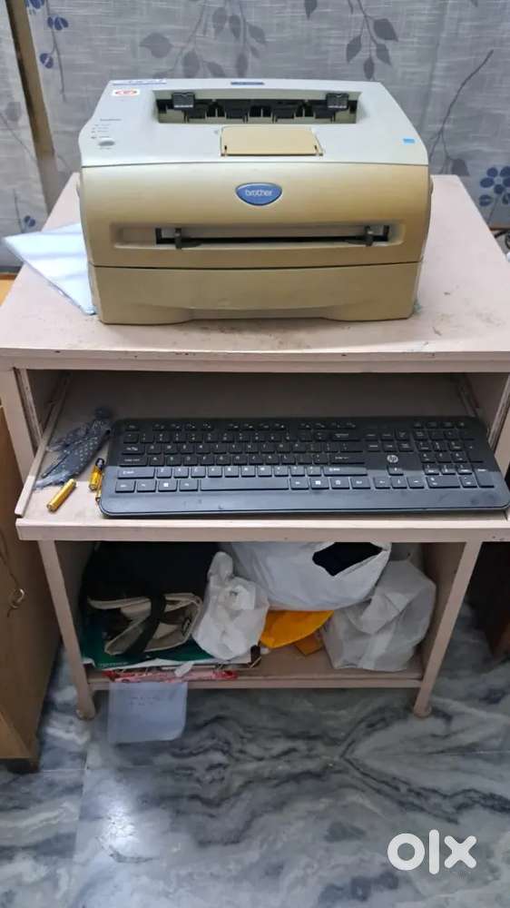 Computer table