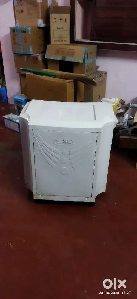 Microtek Inverter Battery Trolley