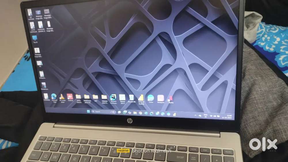 Hp laptop-70ID06PT,processor -AMD Ryzen 57520u with radeon( BAG FREE)