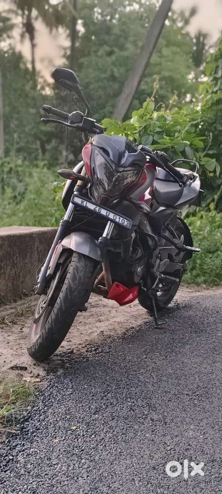 Bajaj ns 200