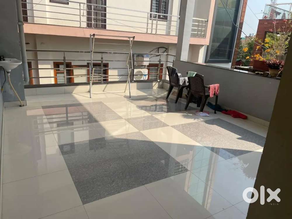 Near tikonia 1 room set available