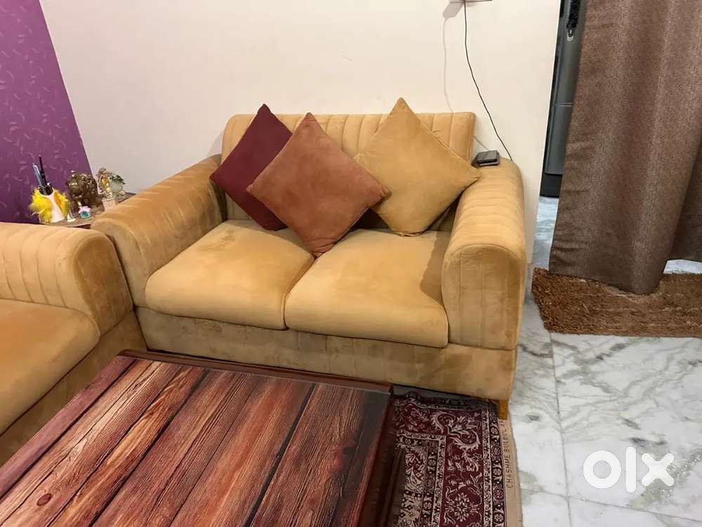 Urgent sofa set for sale in hari nagar