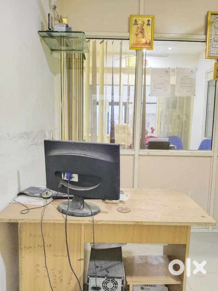 Furnished office ready to move