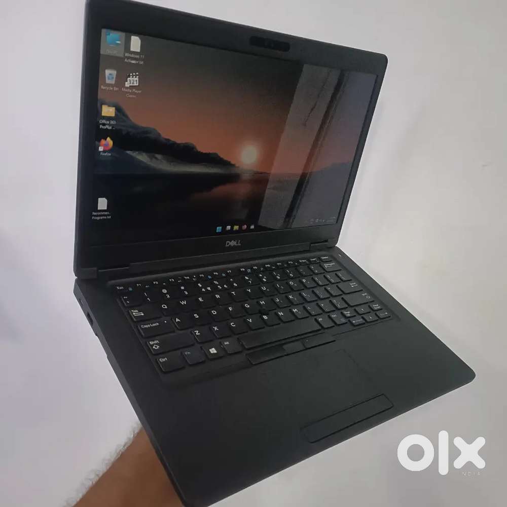 DELL 14 Touch Screen. Intel Core i7 8th Gen 
8GB Ram 
256GB SSD Nvme
