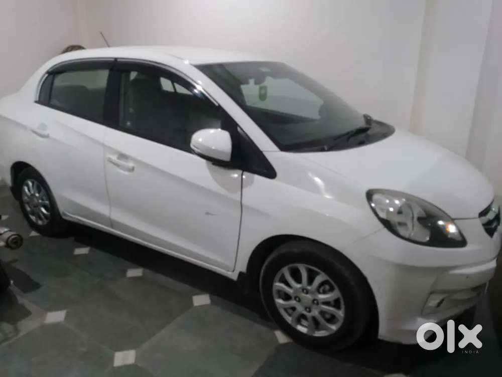 Honda Amaze top model with alloy wheels only 25k Run.