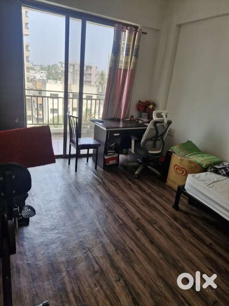 2bhk semi furnish flat sale.at Nayantara gold Bombay highway