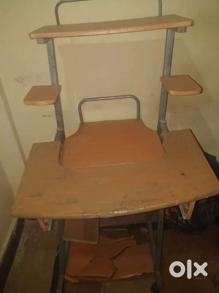 Computer table