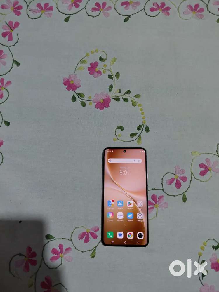 VIVO V60E 5G (8GB + 256GB) 8 DAYS OLD WITH BILL,BOX & 2 YEARS WARRANTY