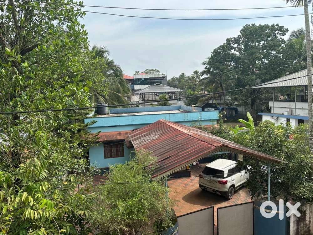 9 സെന്റ്  സ്ഥലവും  വീടും. വില്പനക്ക്