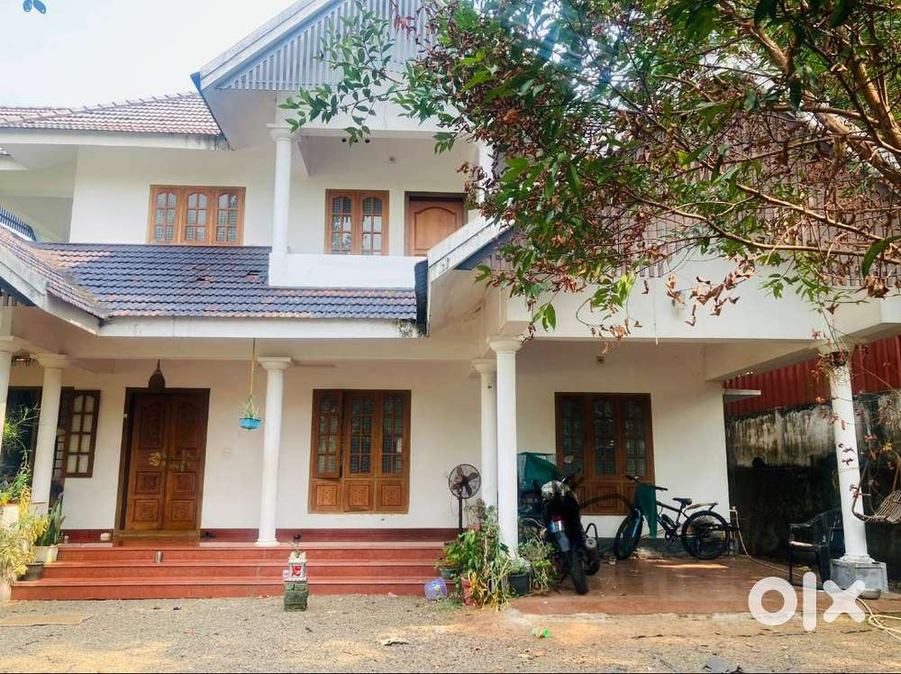 HOUSEFOR SALE IN PARAKULAM