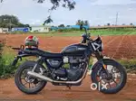 TRIUMPH STREET TWIN 900 MATTE BLACK