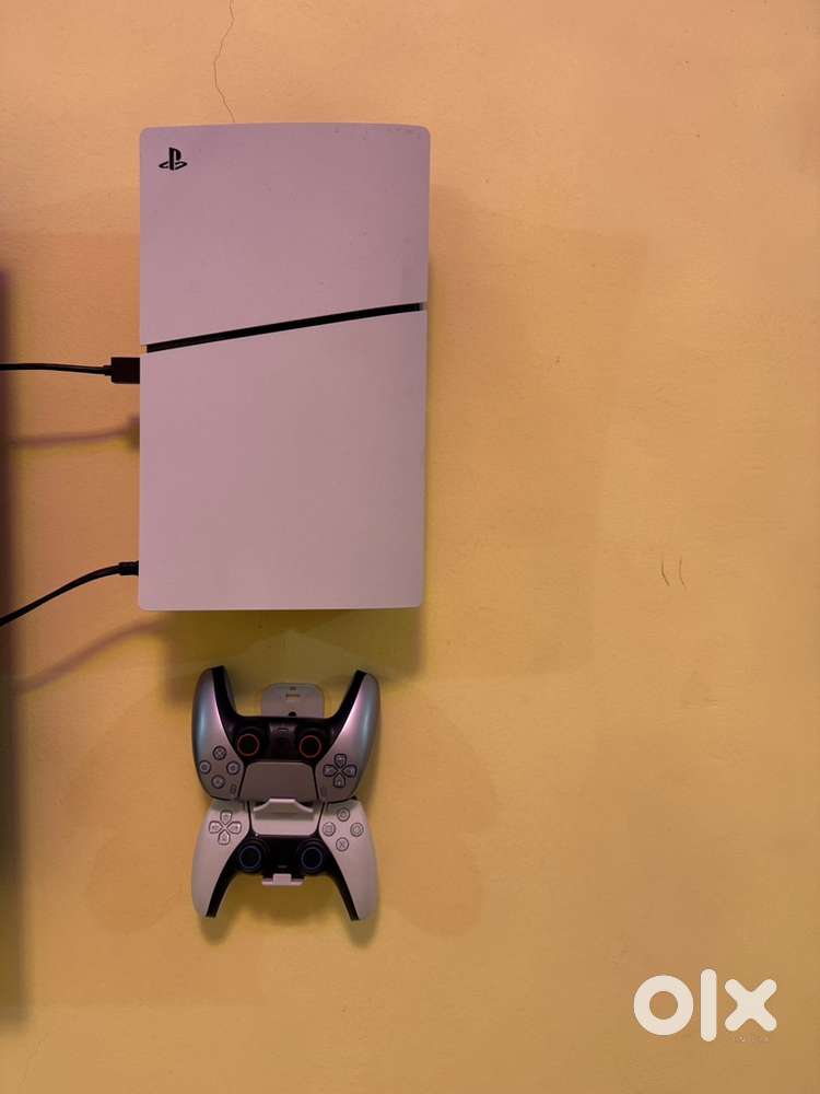 Playstation 5 1TB Slim 2025 with cd