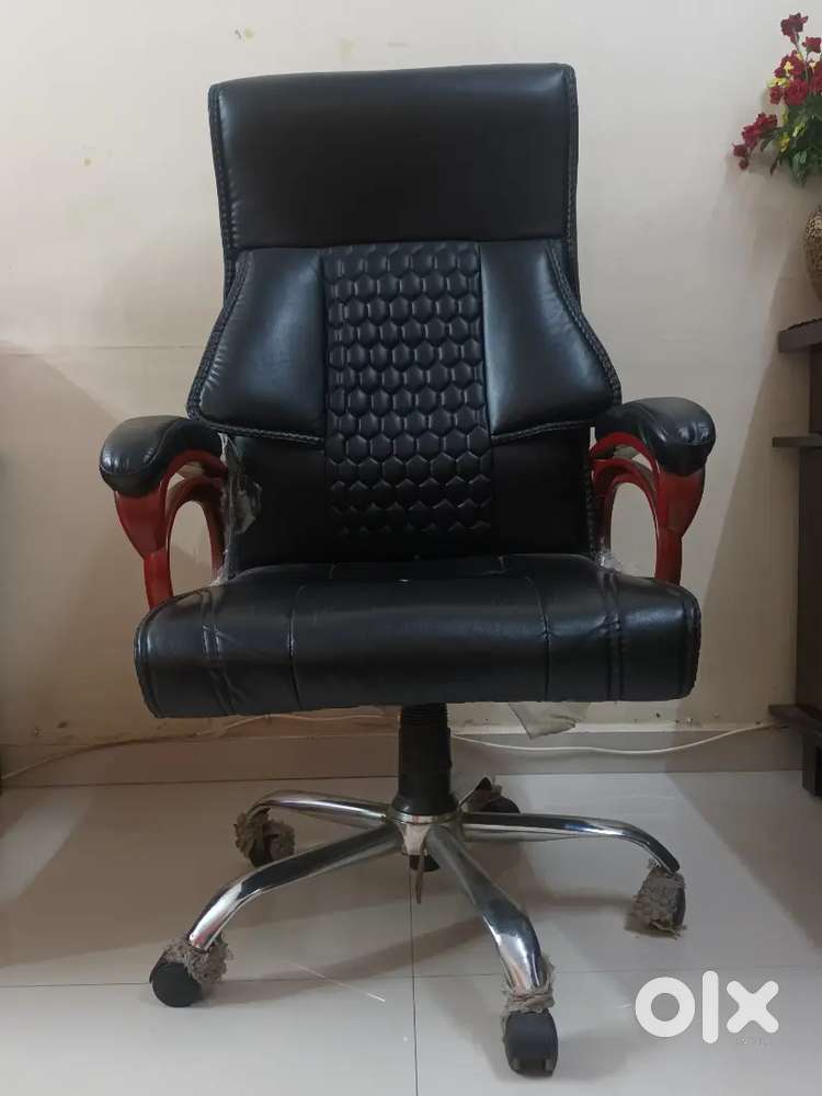 Premium chair black colour for office