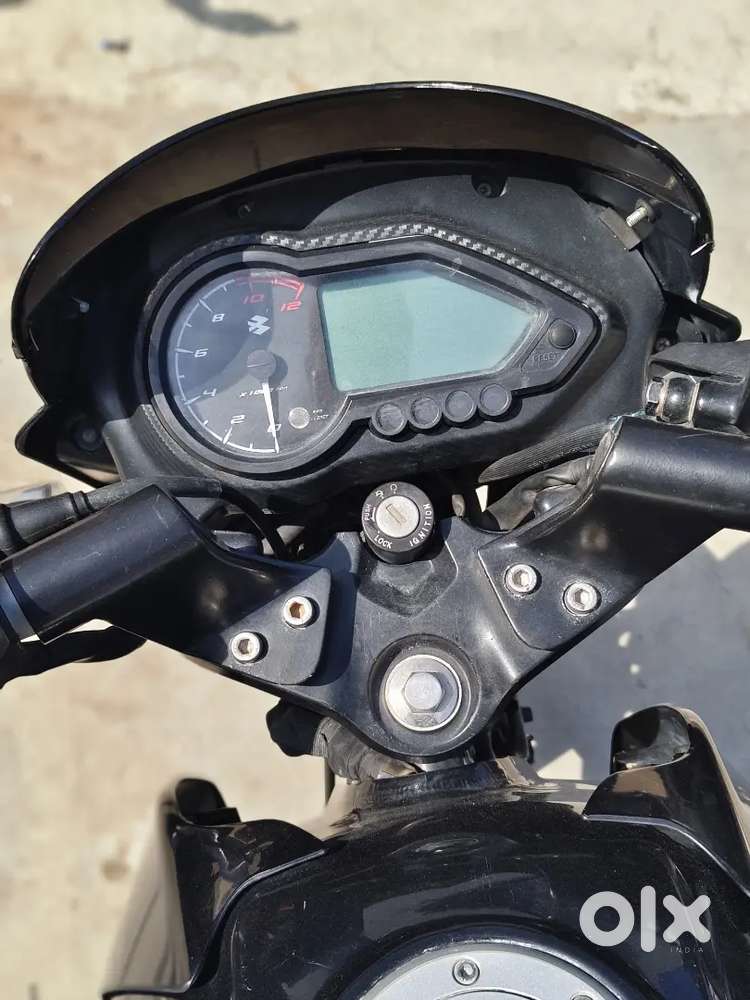 Bajaj Pulsar 125 split seat