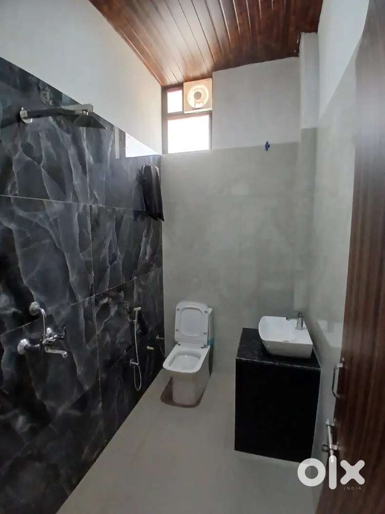 2 bhk unfurnished with big hall and 2 room 1 bathroom for rent