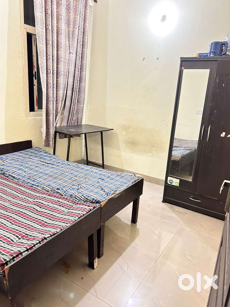 Furnished Room for Rent – Female Flatmate Required