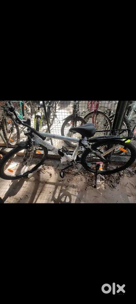 Hero cycle greenish blue and black in colour