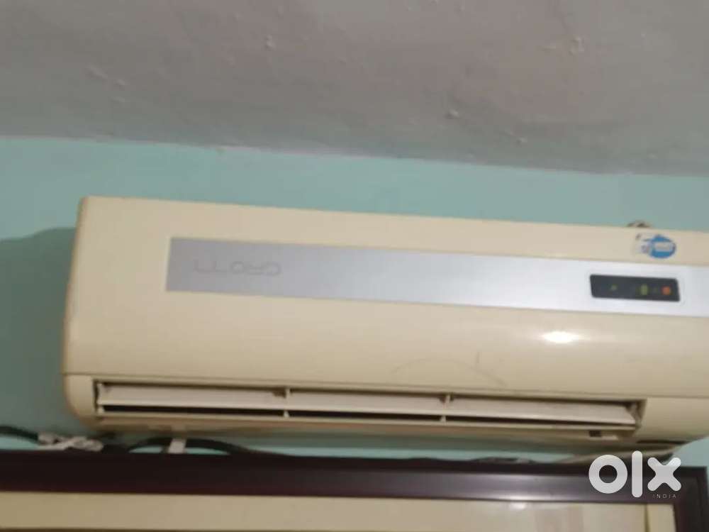 Lloyd 1 ton AC working good condition