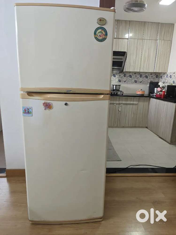 LG double door FRIDGE GRT342SV