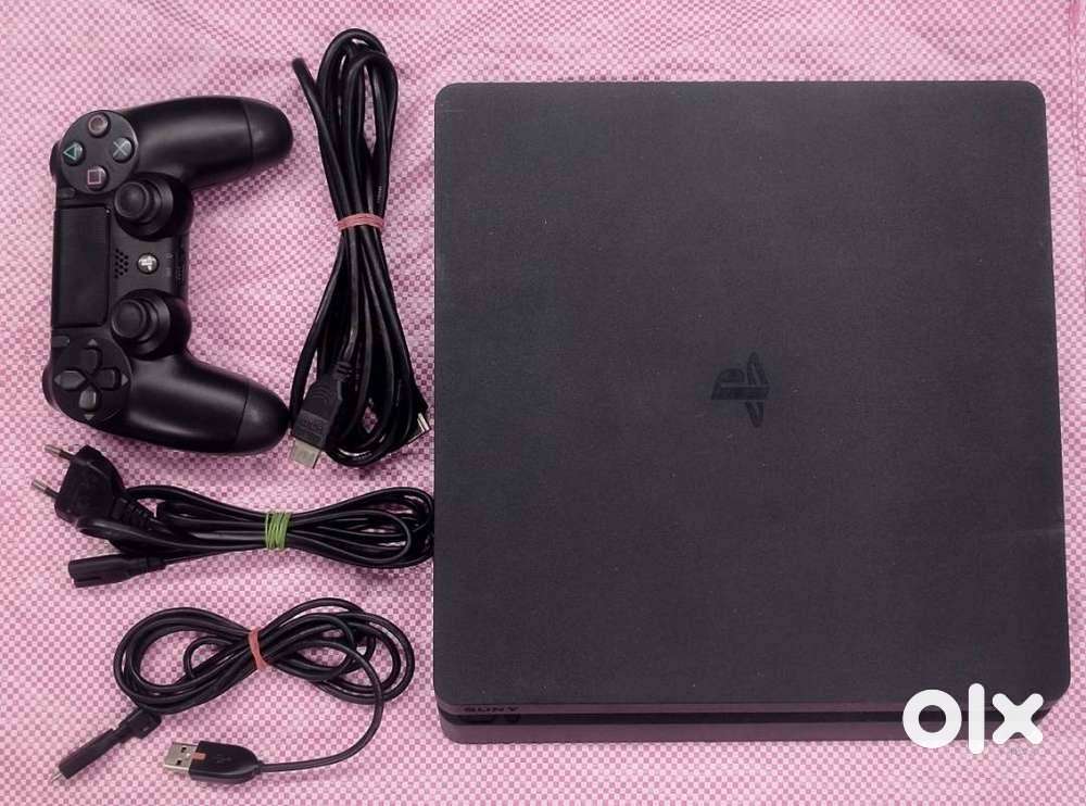 Ps4 slim 1 TB 1 controller 3 games download including gta 5